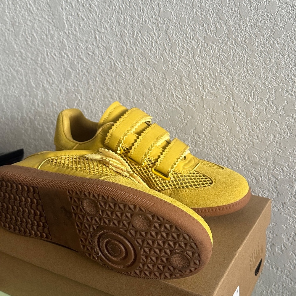 Steve Madden momentum sneaker - Picture 2 of 6